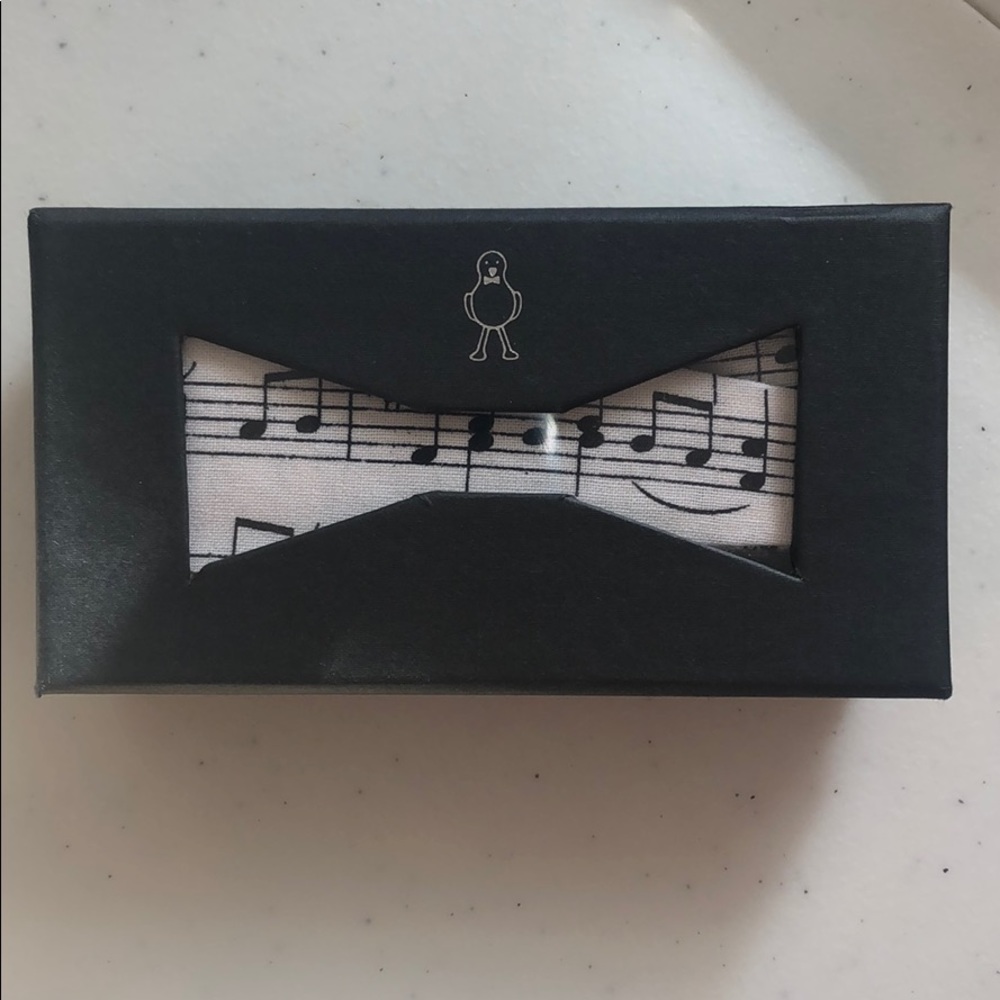 Bow tie with musical notes